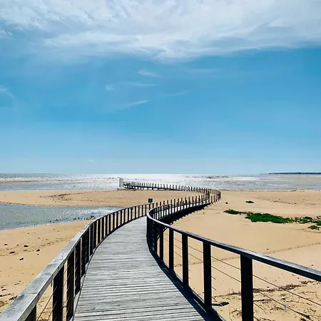 De Caractere A Moins De 10min Des Plages Holiday home *